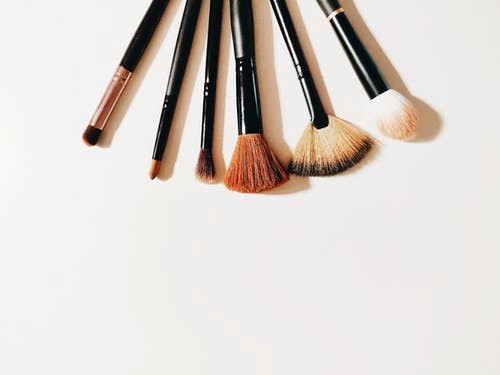 Different types of makeup brushes
